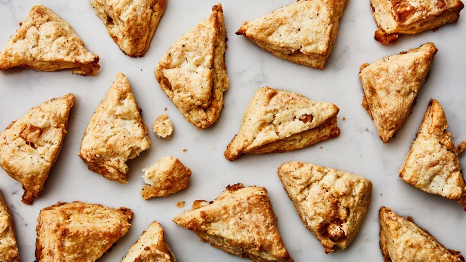 Cheesy Apple-Pepper Scones