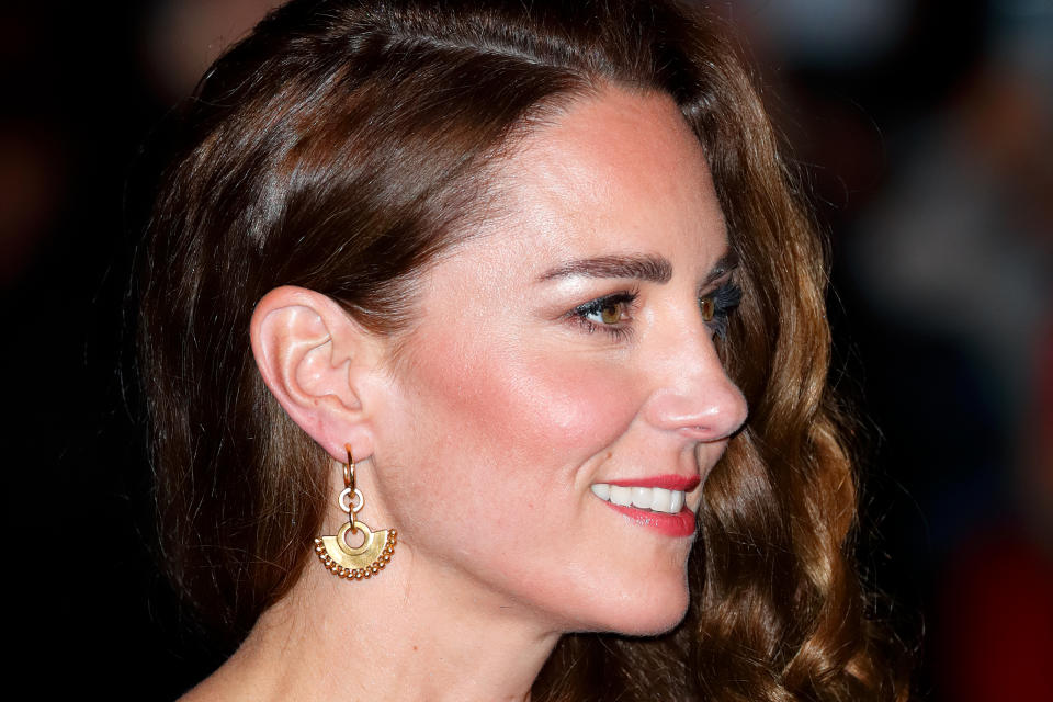 The Duchess of Cambridge wears Missoma's Zenyu Chandelier Hoops while attending the Royal Variety Performance at the Royal Albert Hall on 18 November 2021 in London, England. (Max Mumby/Indigo/Getty Images)