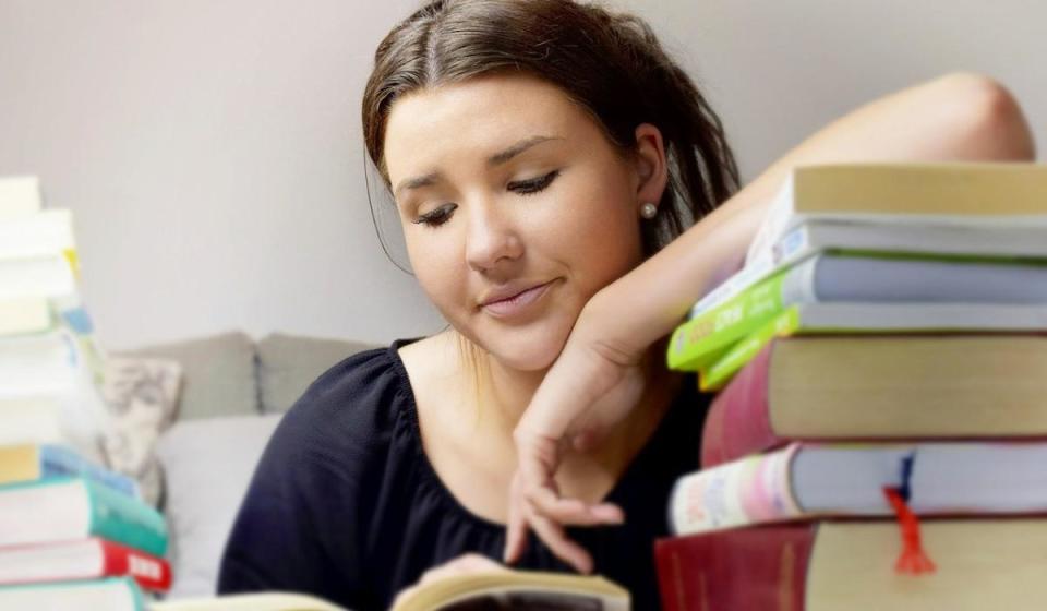 Joven estudiando en casa/Archivo: Valora Analitik