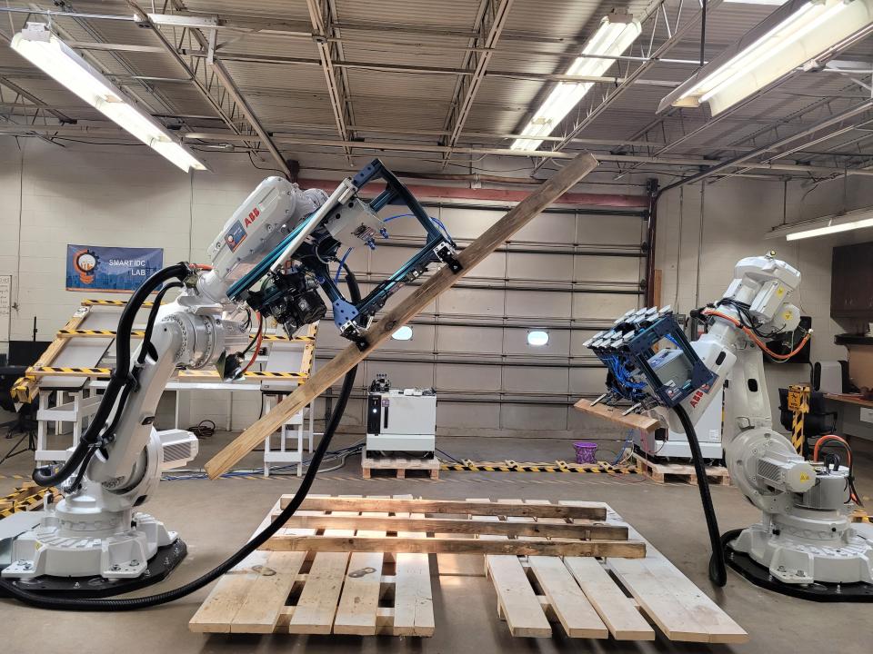 A multifunctional robotic station used for modular and panelized construction.