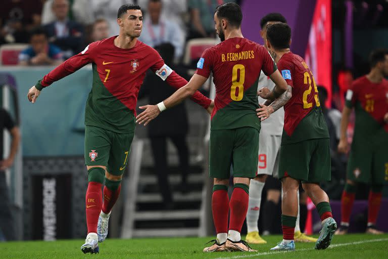 Cristiano Ronaldo reingresa al equipo en lugar de Goncalo Ramos, después de que el joven lo reemplazara frente a Suiza y lograra un hat-trick.