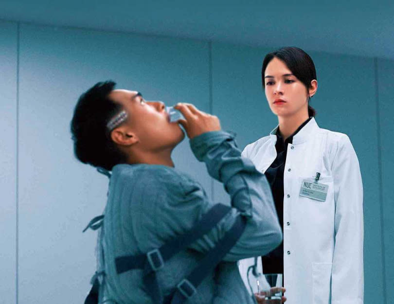 飾演腦科博士的張榕容，在片中對楊祐寧展開人體實驗而面臨許多掙扎。（圖／牽猴子提供）