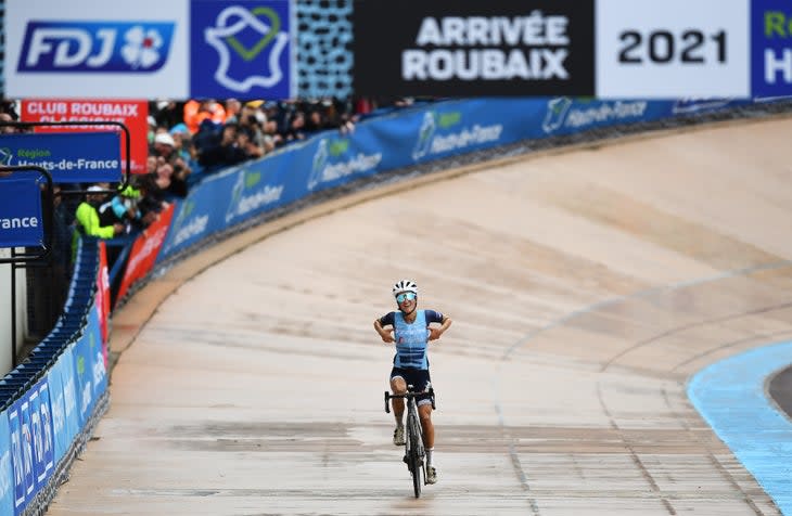 <span class="article__caption">Watching the finish from the center of the velodrome is a highlight of many reporters’ year.</span>