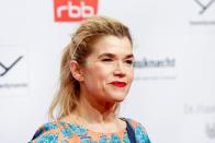 Zuletzt war Anke Engelke als Hauptdarstellerin in der Netflix-Serie "Das letzte Wort" zu sehen: Ihre Figur Karla Fazius muss ihr Leben nach dem überraschenden Tod ihres Mannes ändern und sich einen Job suchen - und wird Trauerrednerin. Auch bei der neuen Amazon-Comedy-Show "LOL: Last One Laughing" ist sie Teil des Casts. (Bild: Isa Foltin/Getty Images)