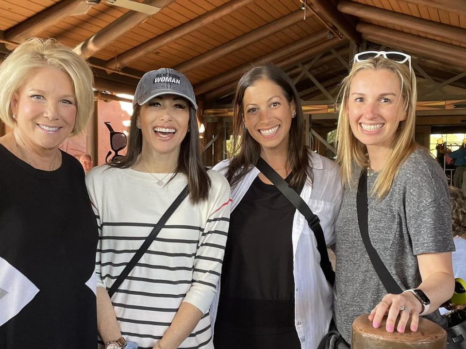 Joan Lunden with her daughters