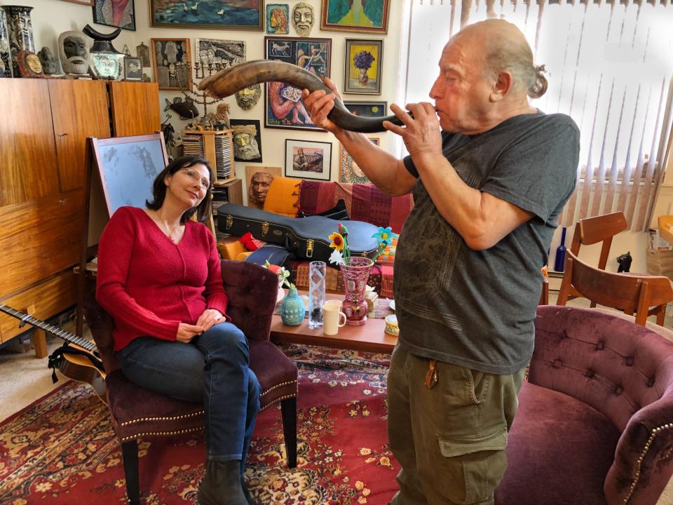 Tibor Spitz blows the shofar as songwriter Kelleigh McKenzie listens.