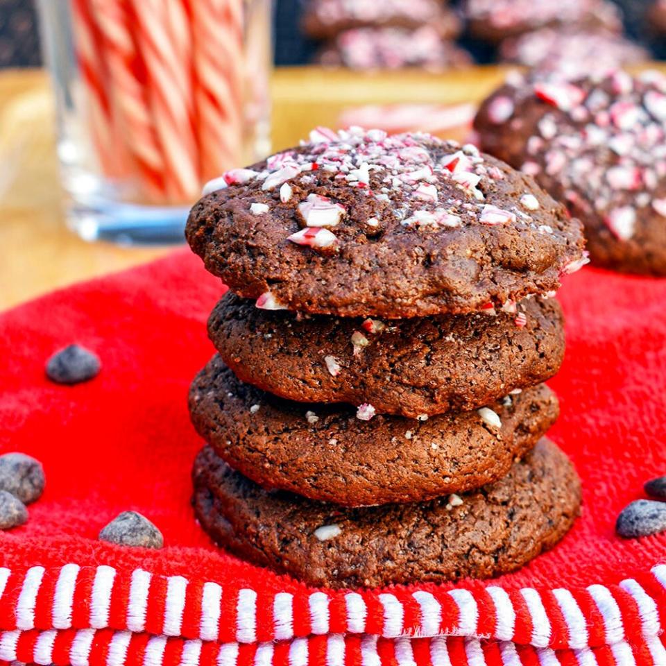healthy-chocolate-peppermint-cookies-square-embed