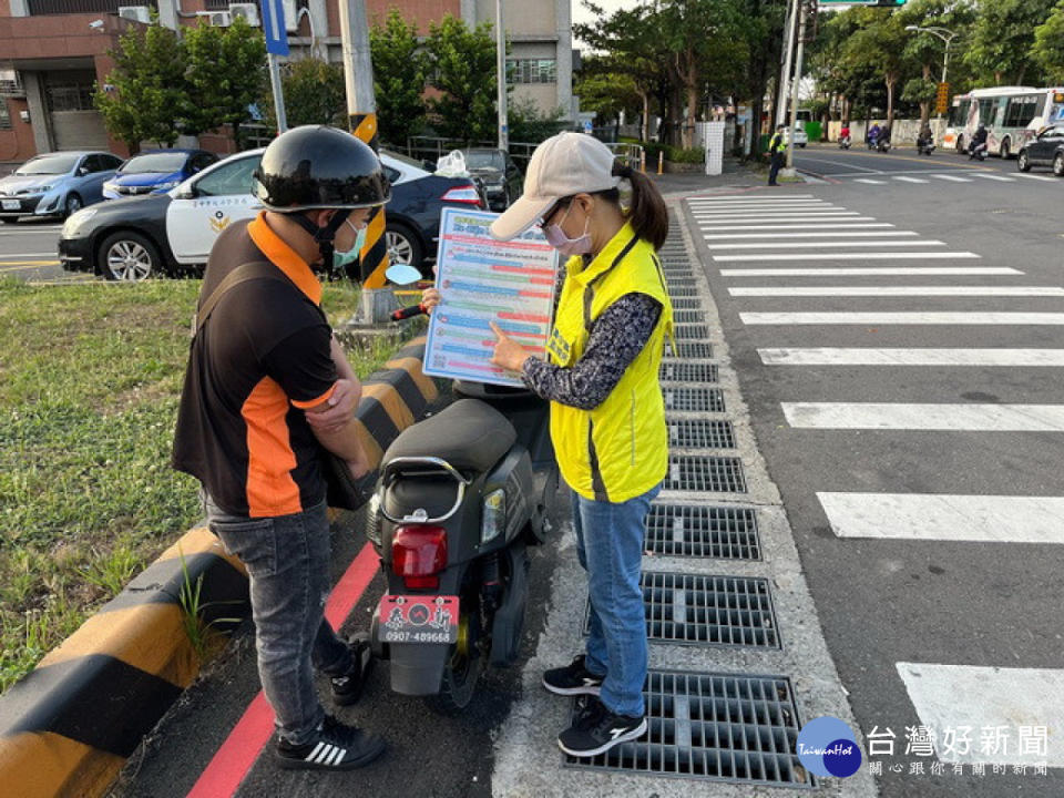 警方加強電動自行車宣導。林重鎣