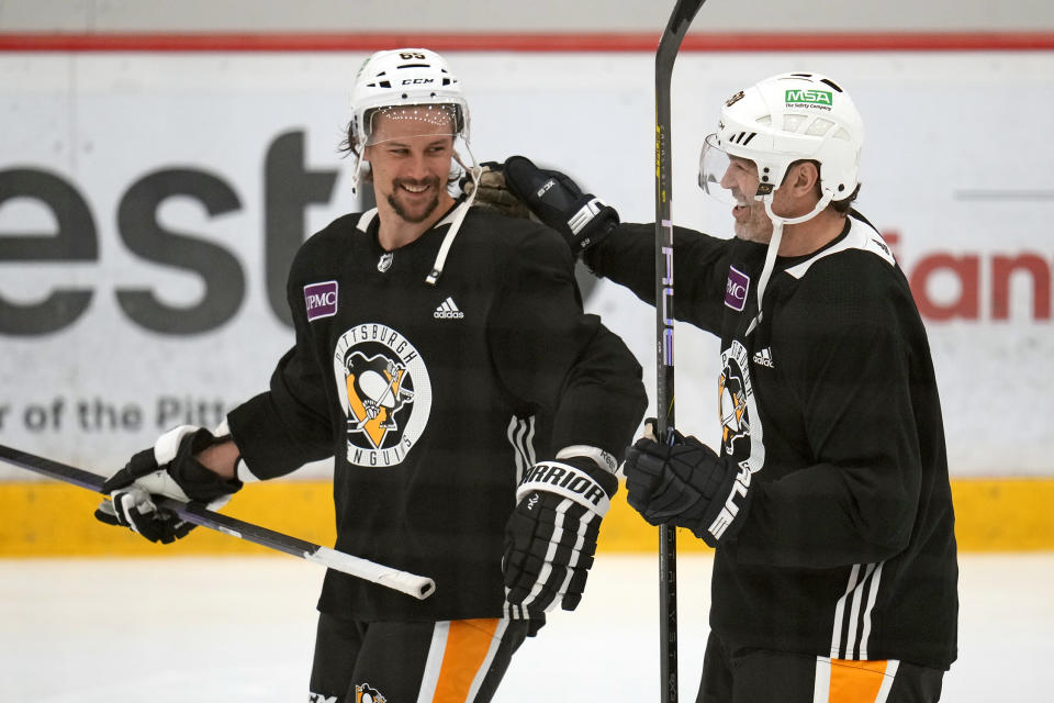 Pittsburgh Penguins' Erik Karlsson, left, shares a laugh with former Penguins player Jaromir Jagr who joined the team for a workout during NHL hockey practice, Saturday, Feb. 17, 2024, in Cranberry, Pa. Jagr, who spent 11 seasons playing for the Penguins, will have his No. 68 officially retired during a pre-game ceremony before an NHL hockey game between the Los Angeles Kings and Penguins on Sunday. (AP Photo/Gene J. Puskar)