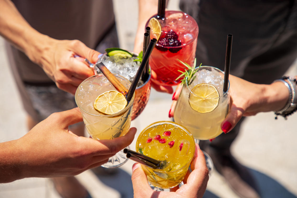Non-alcoholic beverages, known as mocktails, can be a healthy alternative to alcohol. (Photo: Getty)