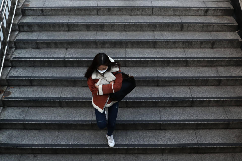 Epidemics can take a toll on mental health as well.&nbsp; (Photo: Chung Sung-Jun via Getty Images)