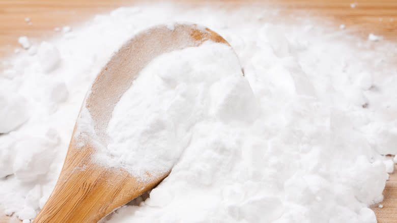 baking soda with wooden spoon