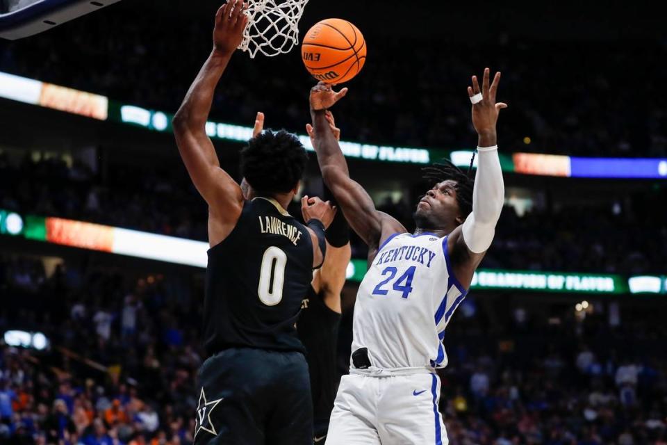 Vanderbilt guard Tyrin Lawrence (0) battled Kentucky forward Chris Livingston for a rebound during Vandy’s 80-73 upset of the No. 23 Wildcats in last season’s SEC Tournament quarterfinals in Nashville.