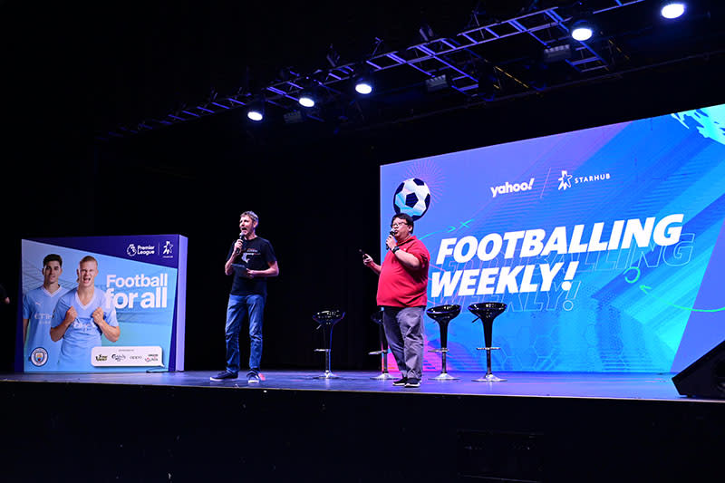 "Footballing Weekly" co-hosts Neil Humphreys and Chia Han Keong during StarHub's live screening of the Premier League match between Manchester City and Liverpool at Downtown East. (PHOTO: StarHub)