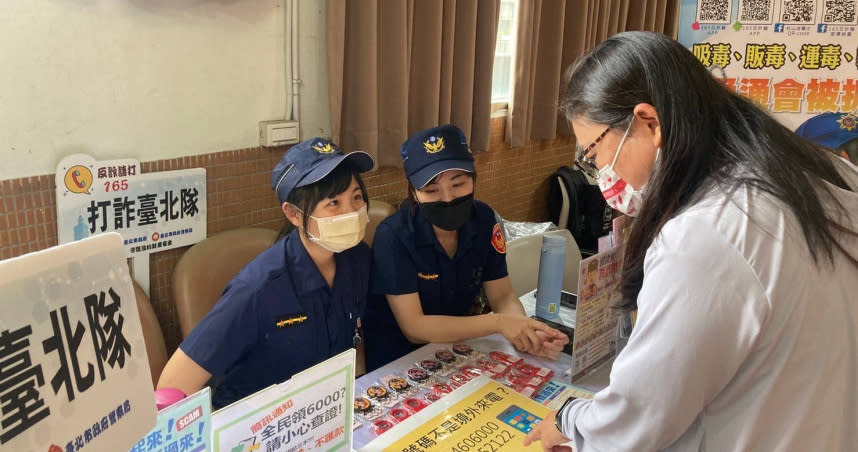 慈祐媽祖盃國小籃球邀請賽24日至26日於松山國小活動中心登場，北市松山分局也特別在比賽期間在旁設攤宣導。(圖／翻攝畫面)