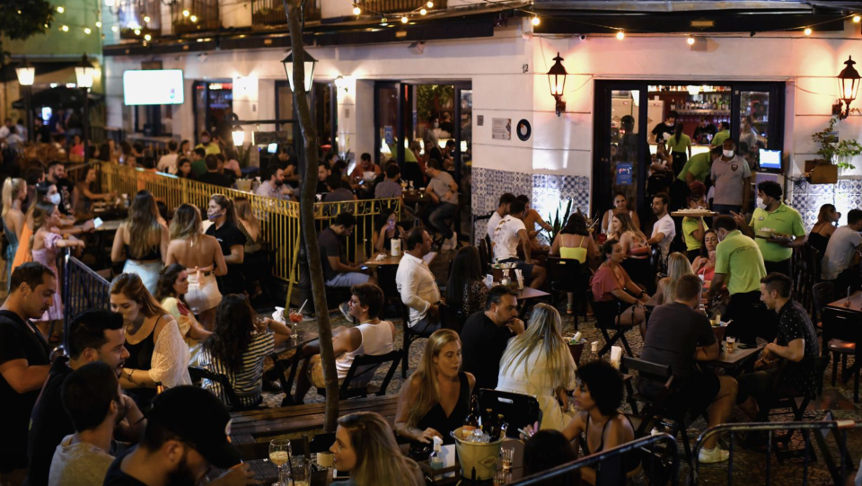 Crowd of Brazilians at a restaurant.