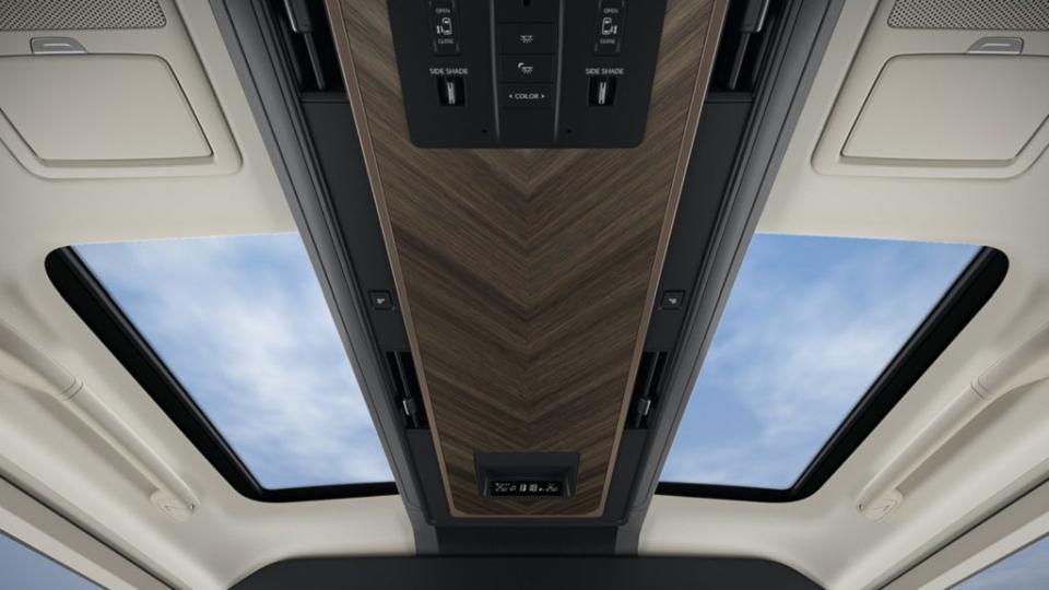 吸頂式的控制面板可以為LM座艙騰出更多空間。(圖片來源/ Lexus)