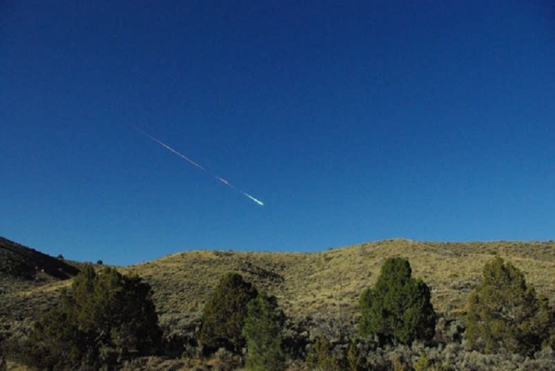 <b>Il meteorite</b><br><br> Questo <b>meteorite</b> ha attraversato il cielo della California la mattina del 25 aprile. <br>Gli astronomi lo hanno definito un <b>bolide</b>, è atterrato in <b>Sierra Nevada</b>, al momento dell’impatto con l’atmosfera pesava 70 tonnellate e ha rilasciato energia pari a <b>5 kiloton</b>.