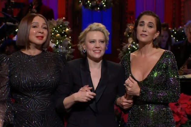 ‘snl Monologue Kate Mckinnon Joined By Maya Rudolph And Kristen Wiig In Debut As Host 6519