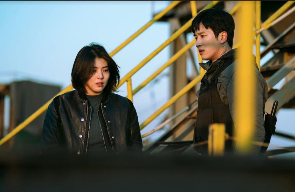 韓韶禧在《以吾之名》中飾演尋找殺父仇人的「女臥底」。（圖／Netflix提供）