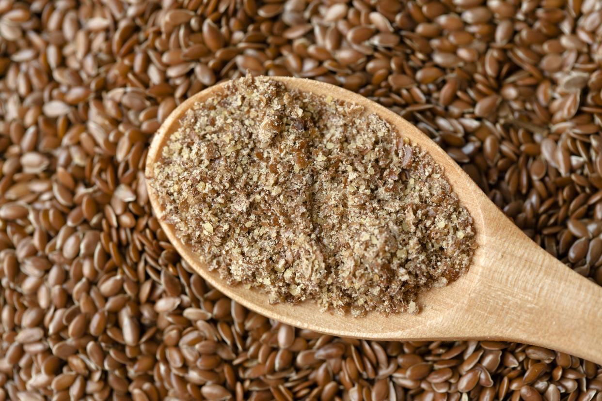 Flax powder and seeds