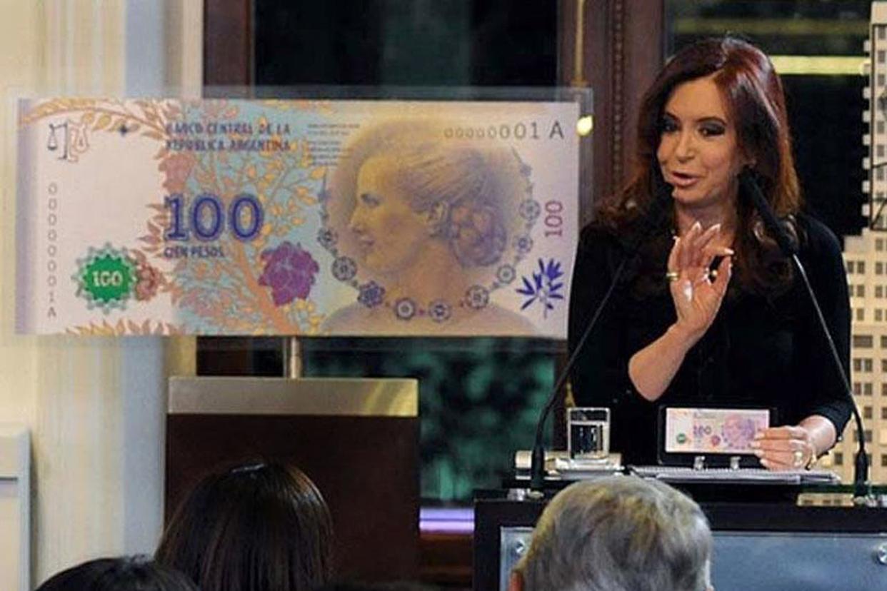 Cristina Kirchner cuestionó a quienes ahorran en dólares y el uso de la moneda estadounidense para operaciones inmobiliarias