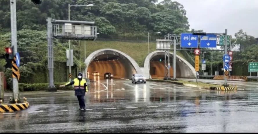 公路總局表示，蘇花路廊南下路段將從２０日凌晨４時起湧現車潮，車多情形預計到當天上午９時後才會趨緩。（宜警提供）