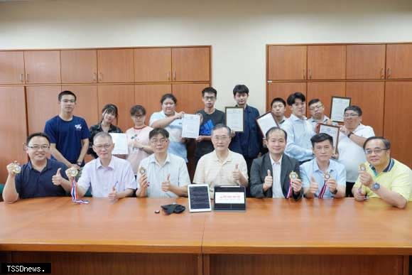大葉大學二0二三韓國WiC世界創新發明大賽勇奪六面金牌。（記者方一成攝）