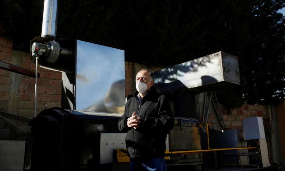 Carlos Ayo, the engineer who invented the mobile crematorium.