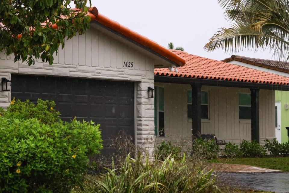 Vista detallada de la casa en 1425 NE 57th Street en Coral Ridge Isles, en Fort Lauderdale, Florida, el viernes 22 de marzo de 2024.