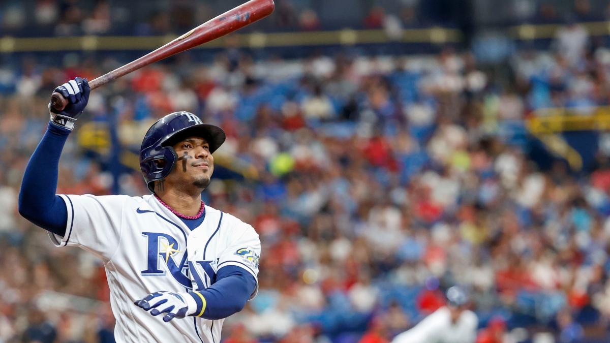 How Rays' Wander Franco made that amazing barehanded catch vs. Astros