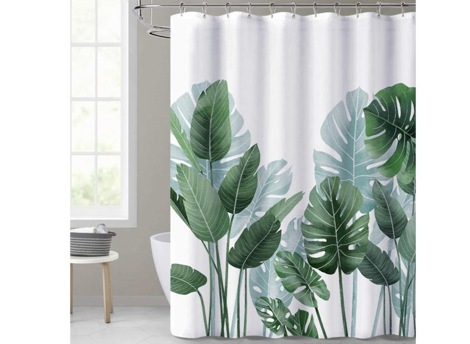 Rideau de douche à feuilles tropicales (Source : Amazon) 