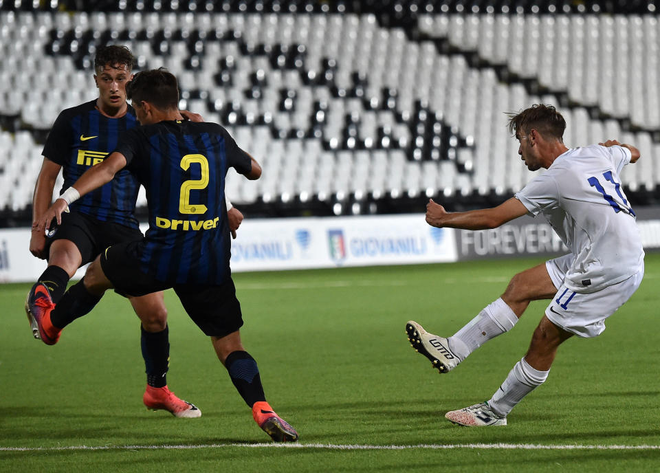 Andrea Rinaldi of Atalanta BC scores goal 2-2 during the U17 Serie A Final match between Atalanta BC and FC Internazionale on June 21, 2017 in Cesena, Italy.  (Photo by Giuseppe Bellini/Getty Images)