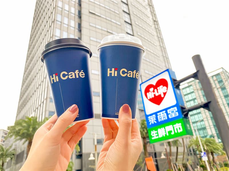 2月25日至2月28日Hi Café大杯美式與大杯拿鐵同品項「加10元多1件」。（圖／萊爾富提供）