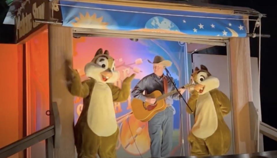 Chip and Dale's sing-along