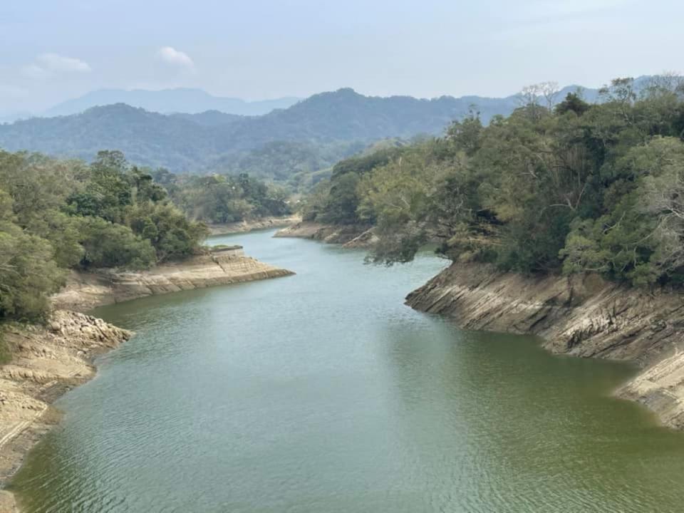 明德水庫蓄水跌破三成，一場春雨不足解渴。（圖：民眾提供）