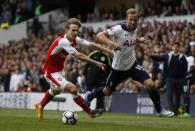 Britain Football Soccer - Tottenham Hotspur v Arsenal - Premier League - White Hart Lane - 30/4/17 Tottenham's Harry Kane in action with Arsenal's Nacho Monreal Action Images via Reuters / Paul Childs Livepic