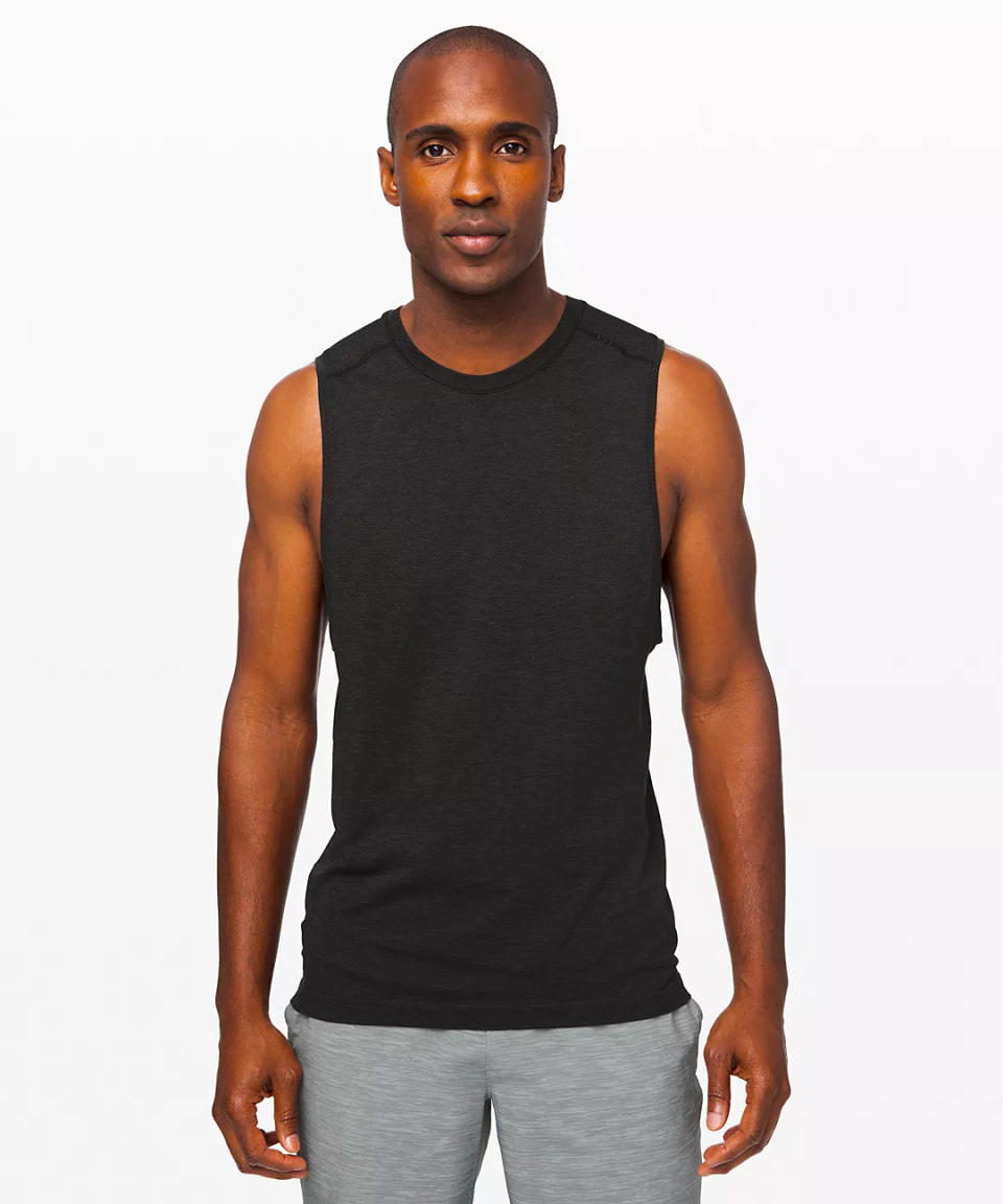 Metal Vent Tech Sleeveless Shirt 2.0 in black