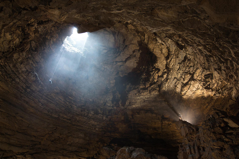 <p>Ascent from Conley – Conley Hole, Tennessee, USA. (Photo: Ryan Maurer / NSS / Caters News) </p>