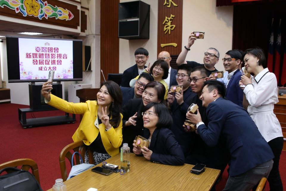 「台灣國會新媒體暨影視音發展促進會」成立，多位跨黨派立委、官員與企業代表熱烈參與。