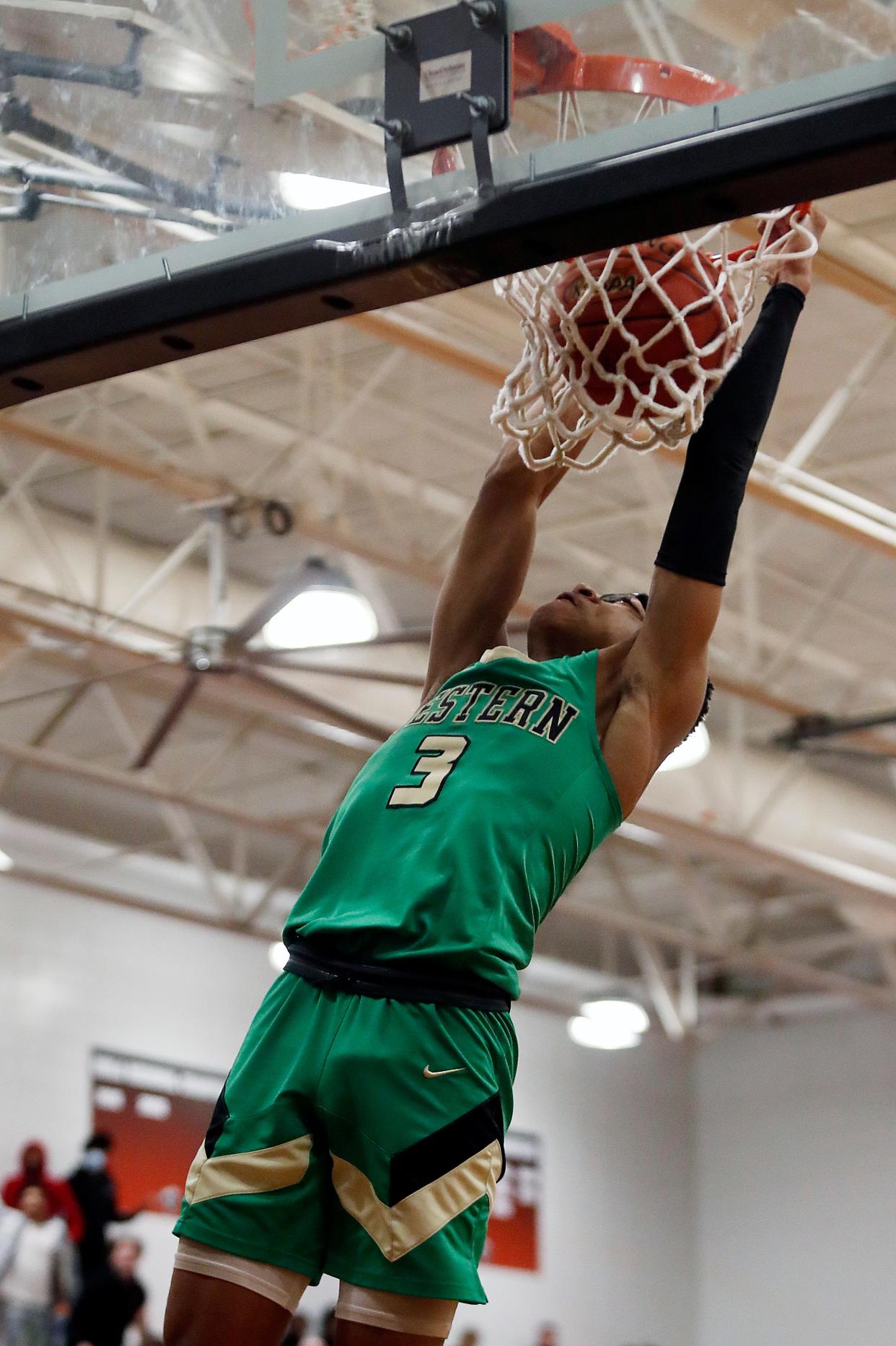 Western’s Kaden Magwood slams one home against Pleasure Ridge Park. Feb. 18, 2022