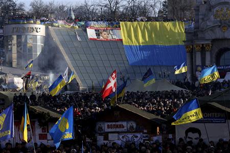 Pro-European integration protesters hold a rally in Independence square in central Kiev, December 29, 2013. REUTERS/Maxim Zmeyev