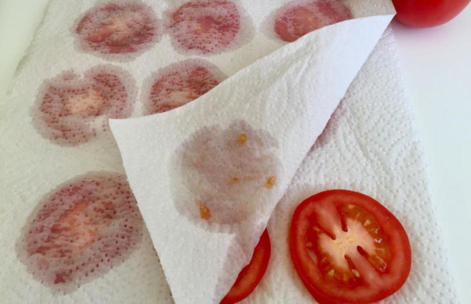 Tomaten enthalten viel Wasser. (Bild: Debra Waters/loveFOOD)