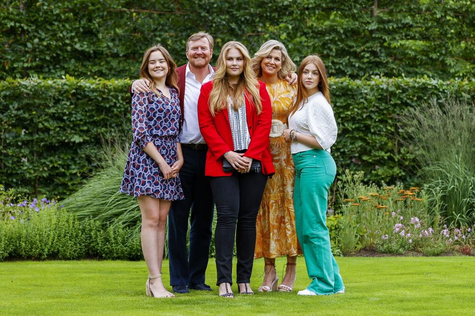 Dutch King Willem-Alexander (2ndL), Queen Maxima (2ndR), Princess Amalia (L), Princess Alexia (C) and Princess Ariane pose during the summer photo session at Huis ten Bosch Palace in The Hague on July 16, 2021. - Netherlands OUT (Photo by Remko de Waal / ANP / AFP) / Netherlands OUT (Photo by REMKO DE WAAL/ANP/AFP via Getty Images)