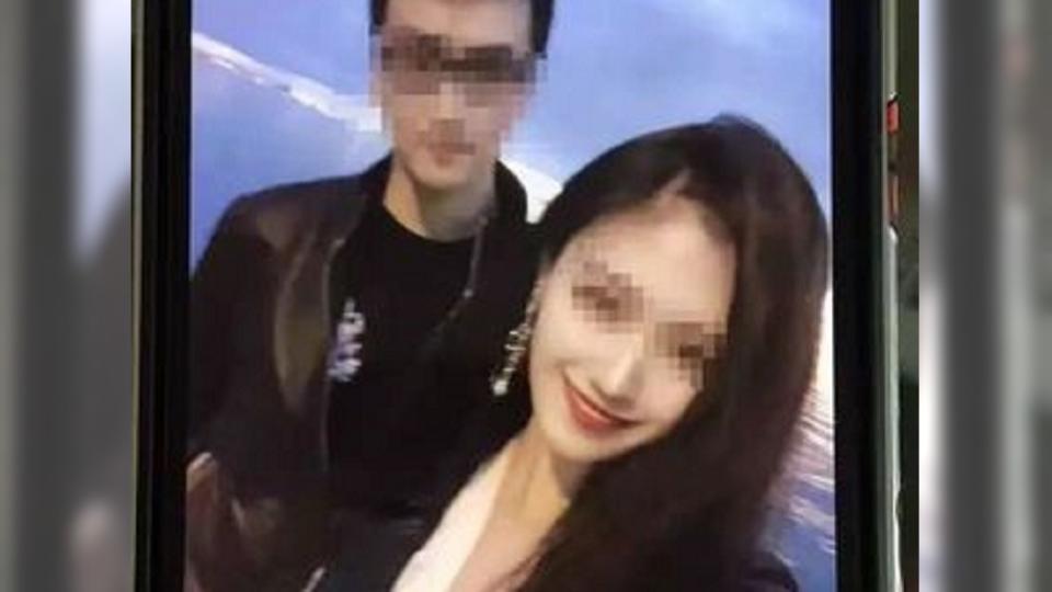 何女墜樓前一晚發布的情侶合照。圖／翻攝自微博