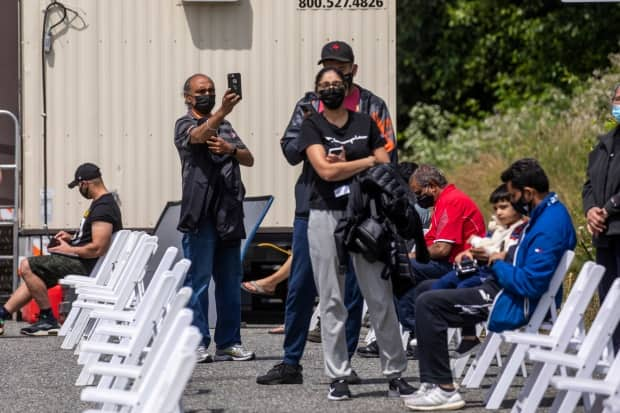 A COVID-19 vaccination clinic for commercial truck drivers off Highway 91 in Delta, B.C., on June 16. (Ben Nelms/CBC - image credit)