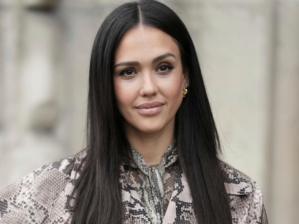 Jessica Alba arrives at the Stella McCartney Fall/Winter 2023-2024 ready-to-wear collection presented Monday, March 6, 2023 in Paris.