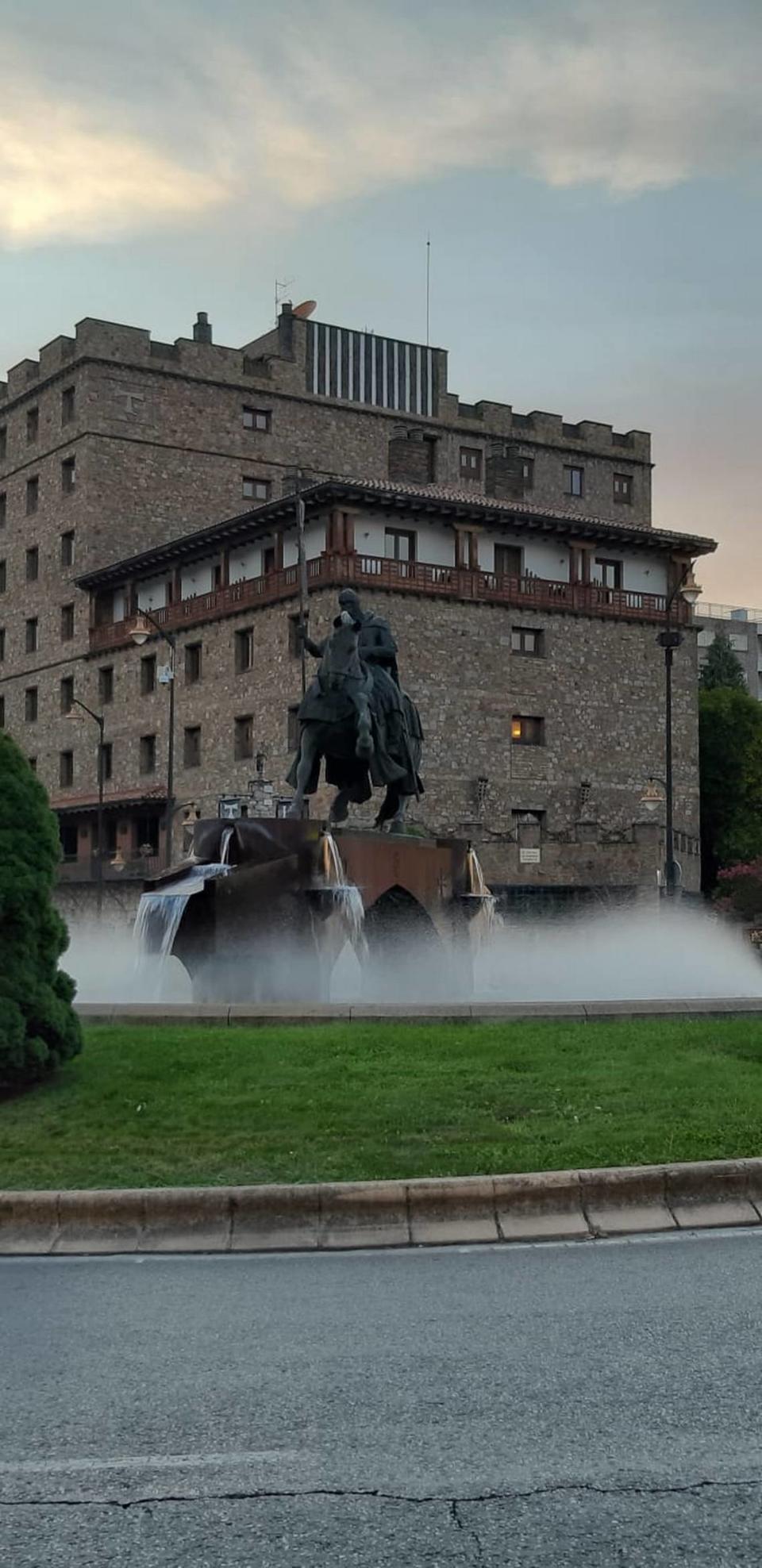 Hotel El Temple, tras la fuente en Ponferrada, donde se puede disfrutar de un sitio singular.