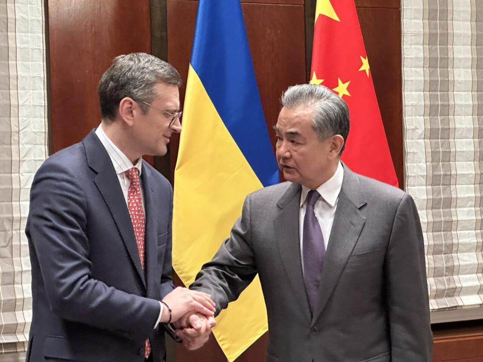 烏克蘭外交部長庫列巴與中國外長王毅在慕尼黑安全會議期間進行了會談。(圖：X平台@DmytroKuleba)