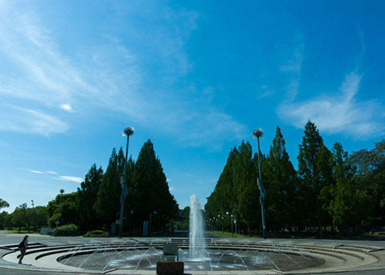 ▲The Central Fountain at the entrance of Hanamaki Memorial Park Tsurumi Ryokuchi is a perfect meeting spot.